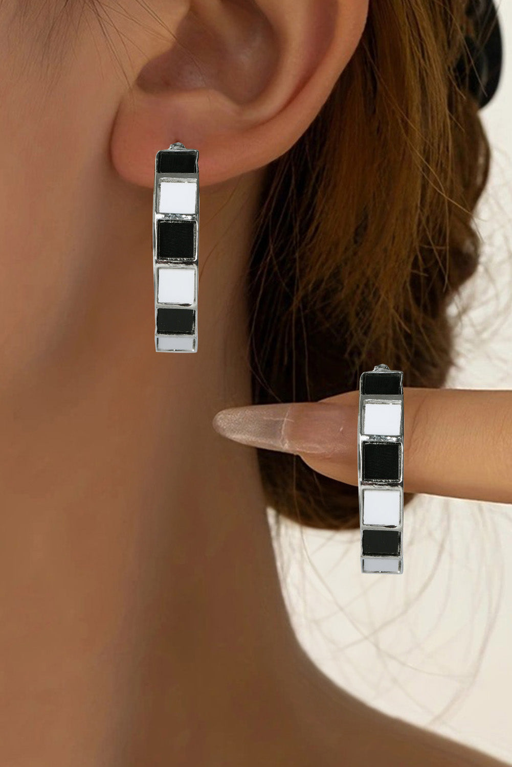 Silvery Checkered Hoop Chic Earrings