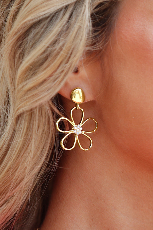 Gold Vintage Cut Out Flower Pearl Decor Stud Earrings